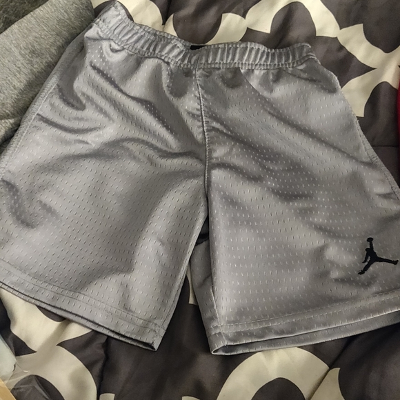 2 pairs of Jordan shorts 2T - Picture 2 of 2